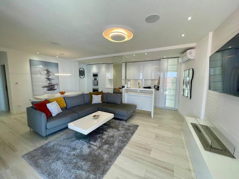 Modern 2Bdrm Apt Luxeview4- Seaview دوبروفينك المظهر الخارجي الصورة