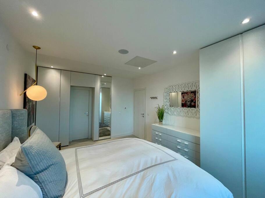 Modern 2Bdrm Apt Luxeview4- Seaview دوبروفينك المظهر الخارجي الصورة